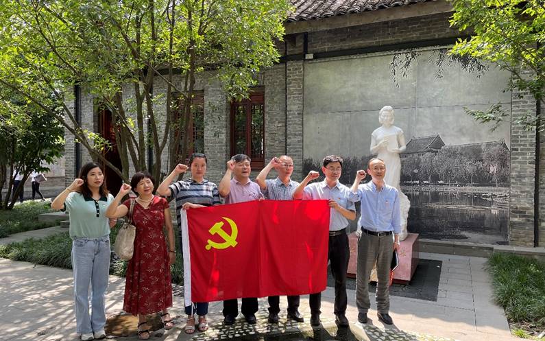 说明: D:\党政办\2-行政工作\13-新闻与文档\617党日活动\活动\微信图片_202106181432052.jpg